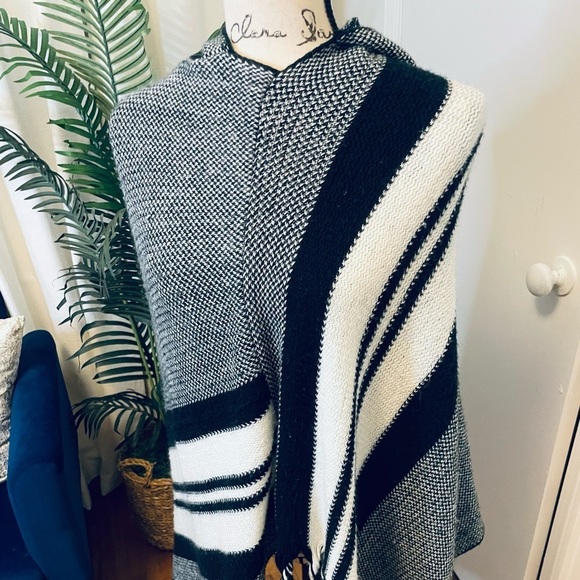 Black Monochrome Striped Hooded Poncho - Picture 12 of 12